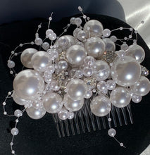 Load image into Gallery viewer, Large Pearl hair comb
